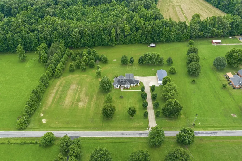 159 Channing Cove Lexington TN 38351