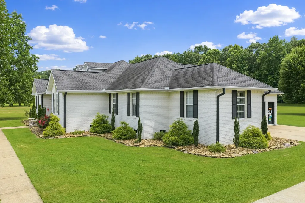 159 Channing Cove Lexington TN 38351