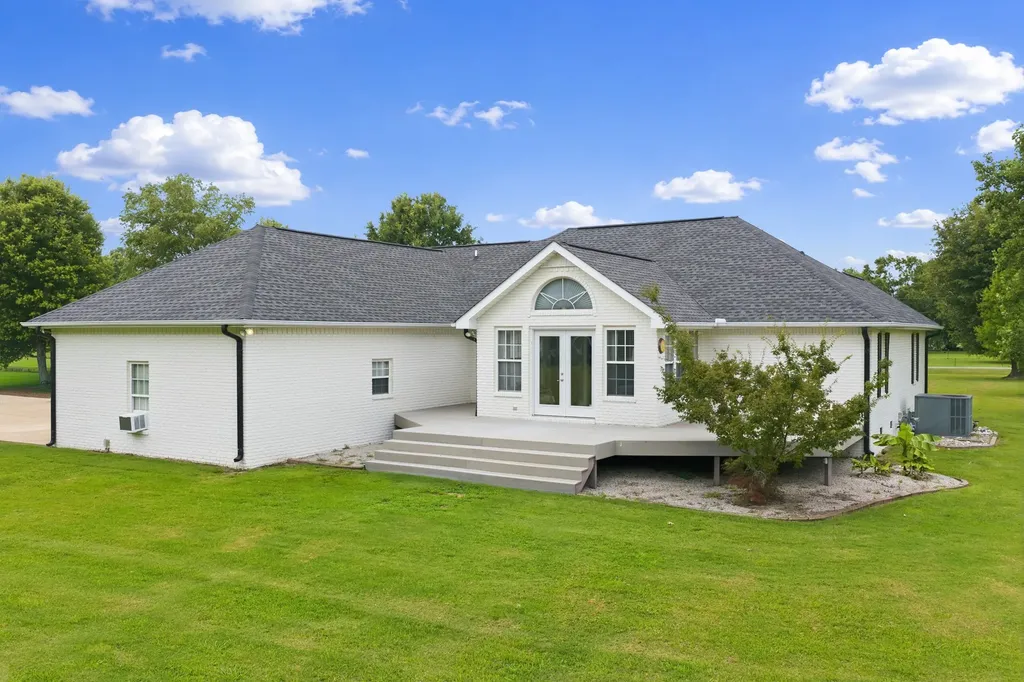 159 Channing Cove Lexington TN 38351