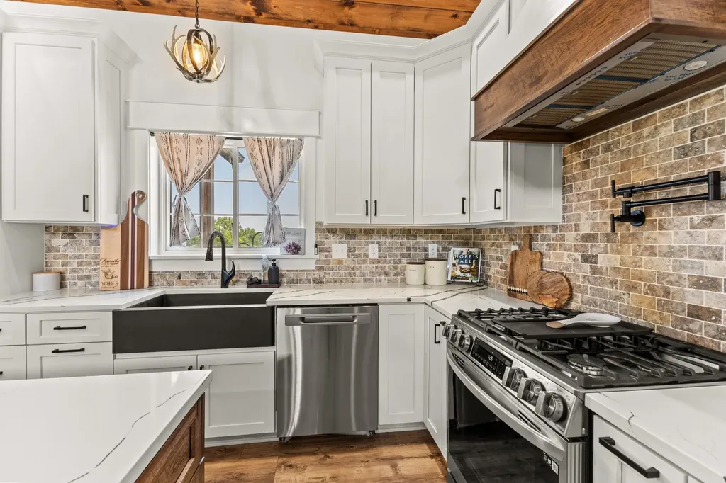 2100 Gamble Hollow Road Cumberland Furnace TN 37051