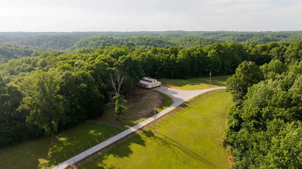 66 Shawnokee Trail Charlotte TN 37036