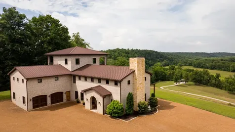 66 Shawnokee Trail Charlotte TN 37036