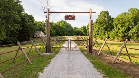 66 Shawnokee Trail Charlotte TN 37036