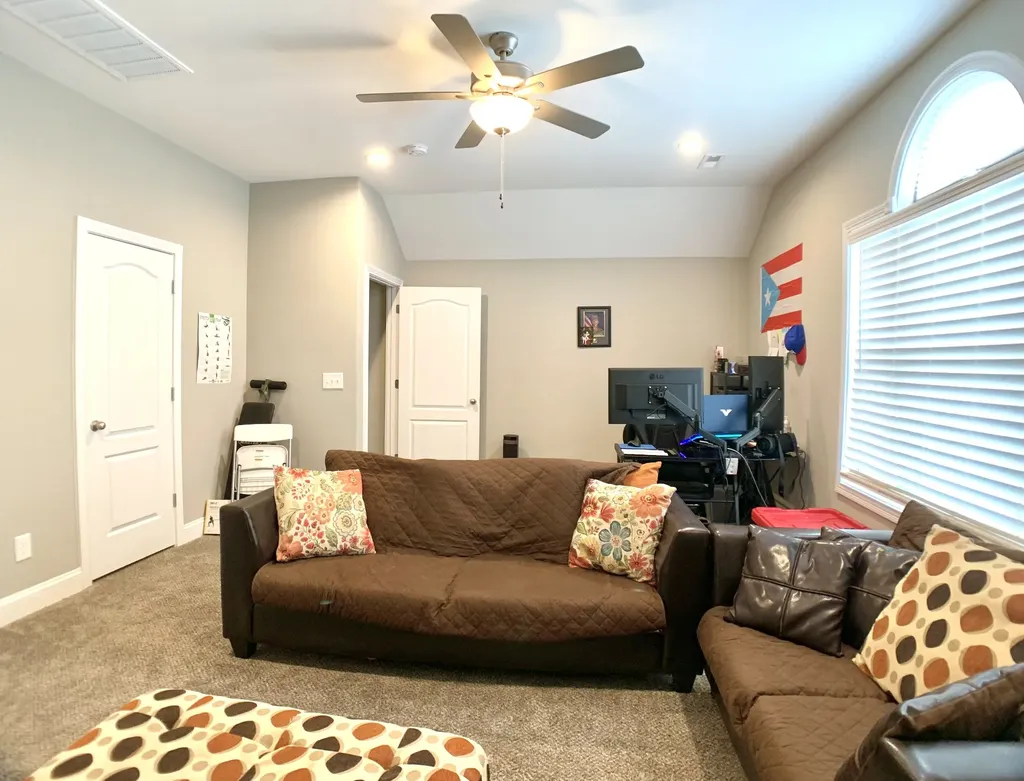 1376 Apple Blossom Road Clarksville TN 37042