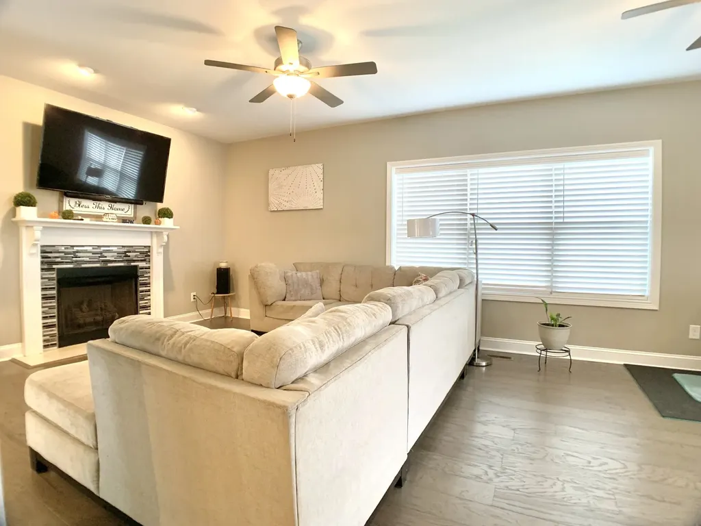 1376 Apple Blossom Road Clarksville TN 37042