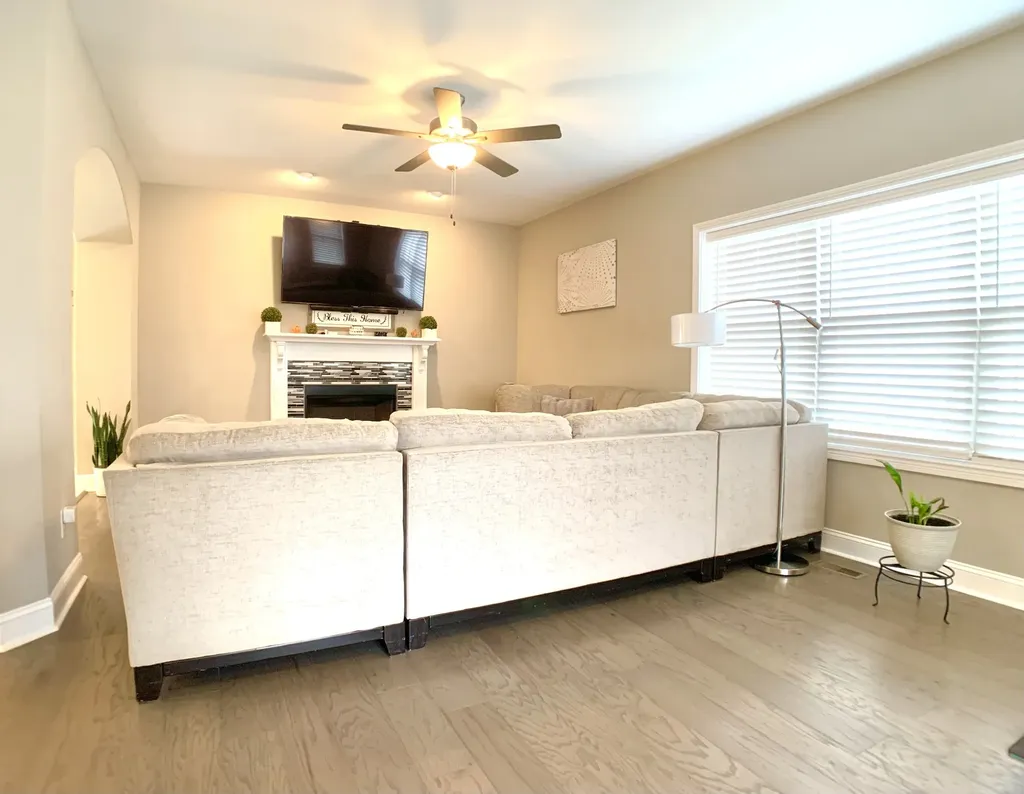1376 Apple Blossom Road Clarksville TN 37042