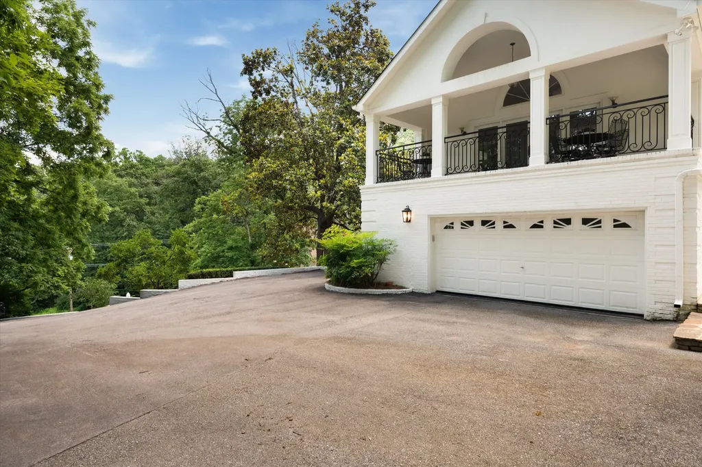 2301 Chickering Lane Nashville TN 37215