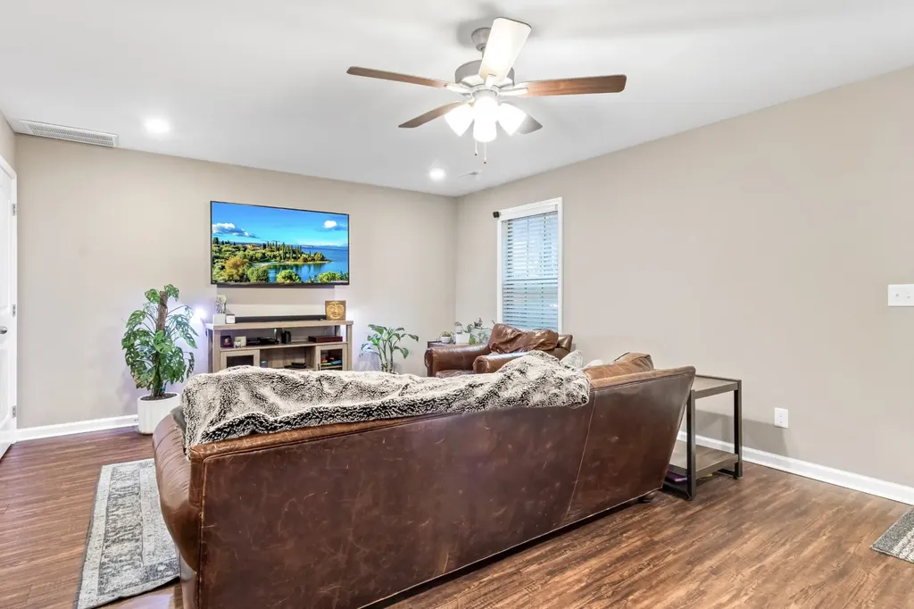 135 Country Lane Clarksville TN 37043