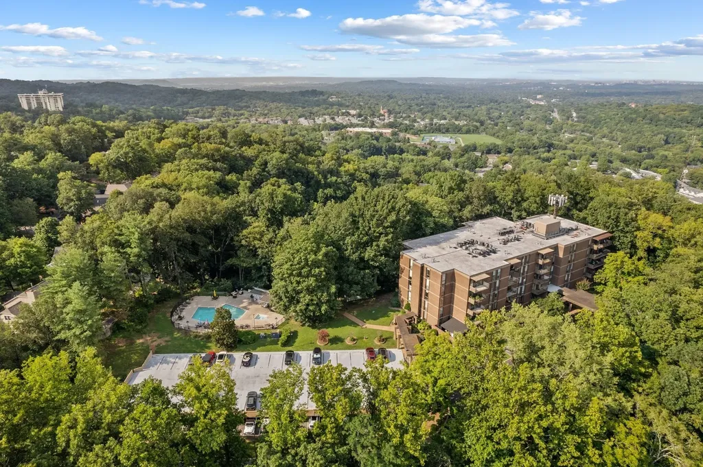 135 Harpeth Trace Summit Nashville TN 37221