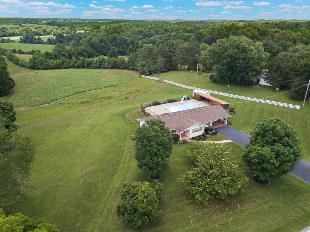 5528 Highway 76, E Springfield TN 37172