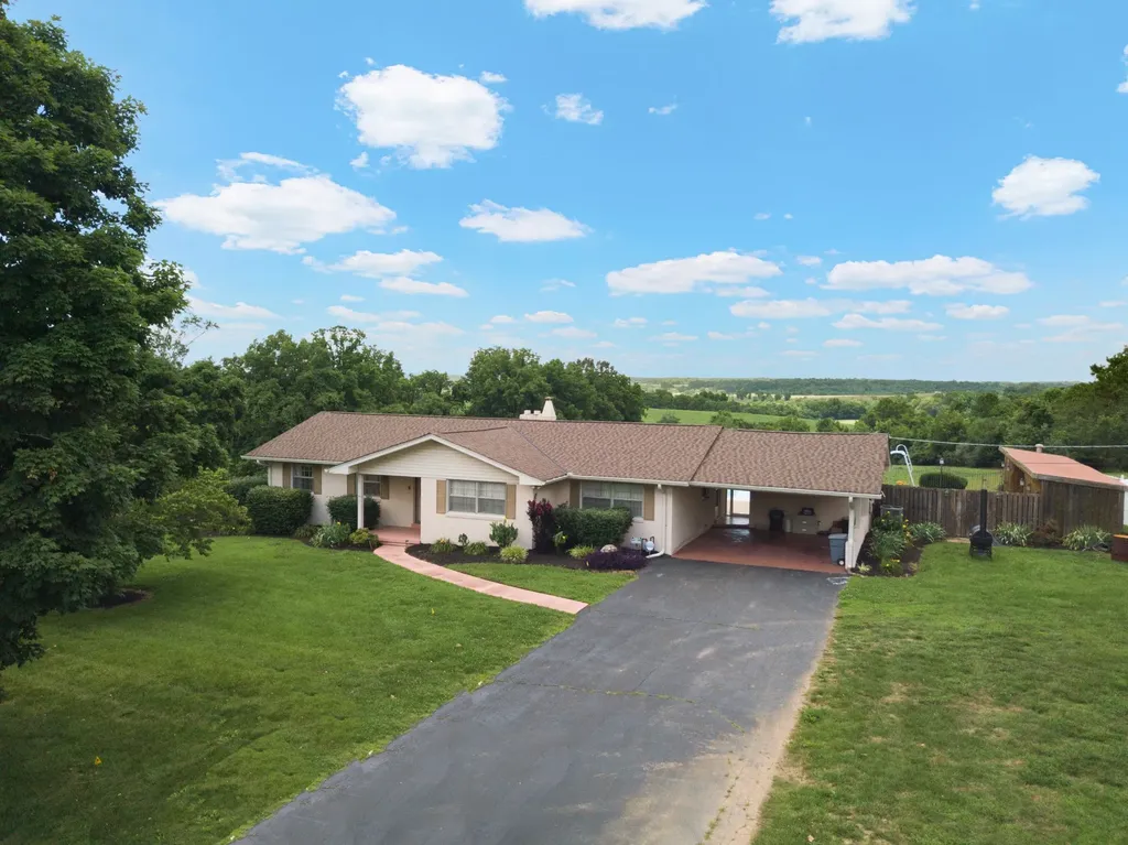 5528 Highway 76, E Springfield TN 37172