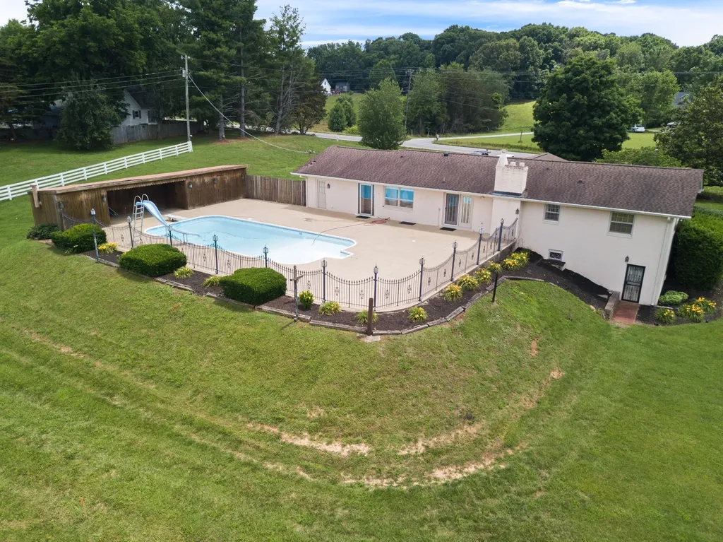 5528 Highway 76, E Springfield TN 37172