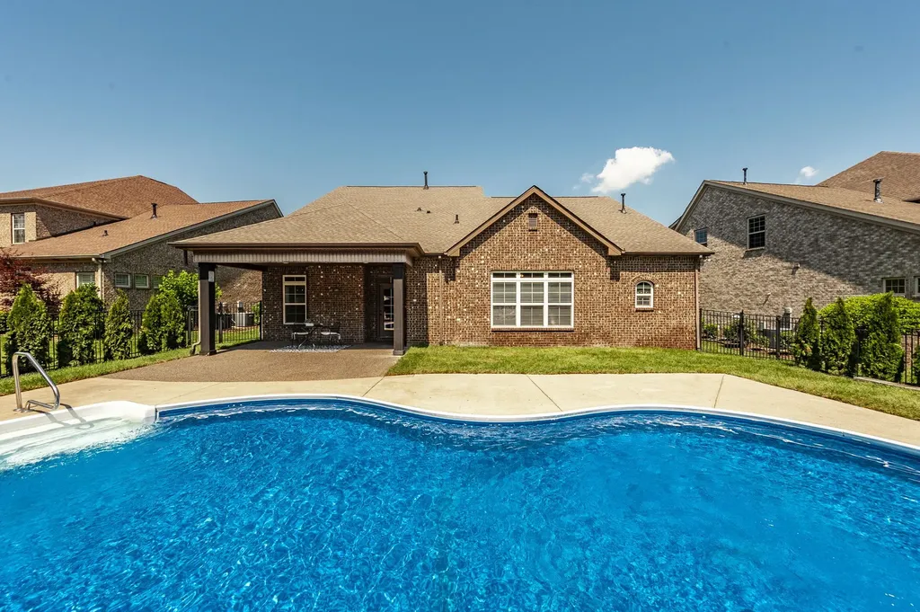 1324 Reynard Drive Gallatin TN 37066