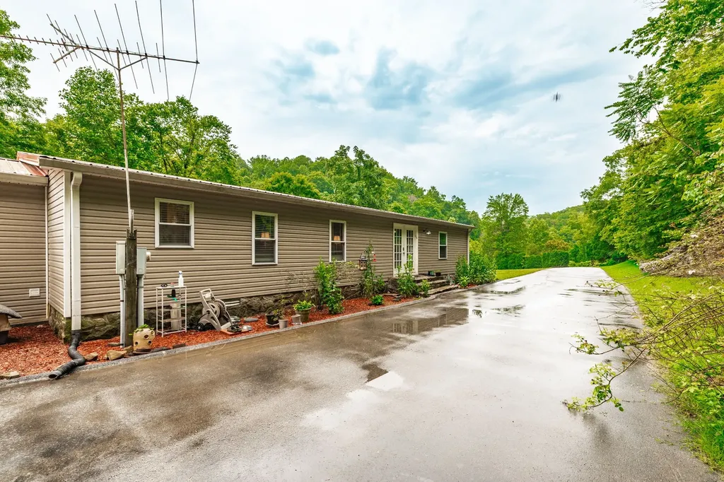 2935 Green Grove Road Hartsville TN 37074