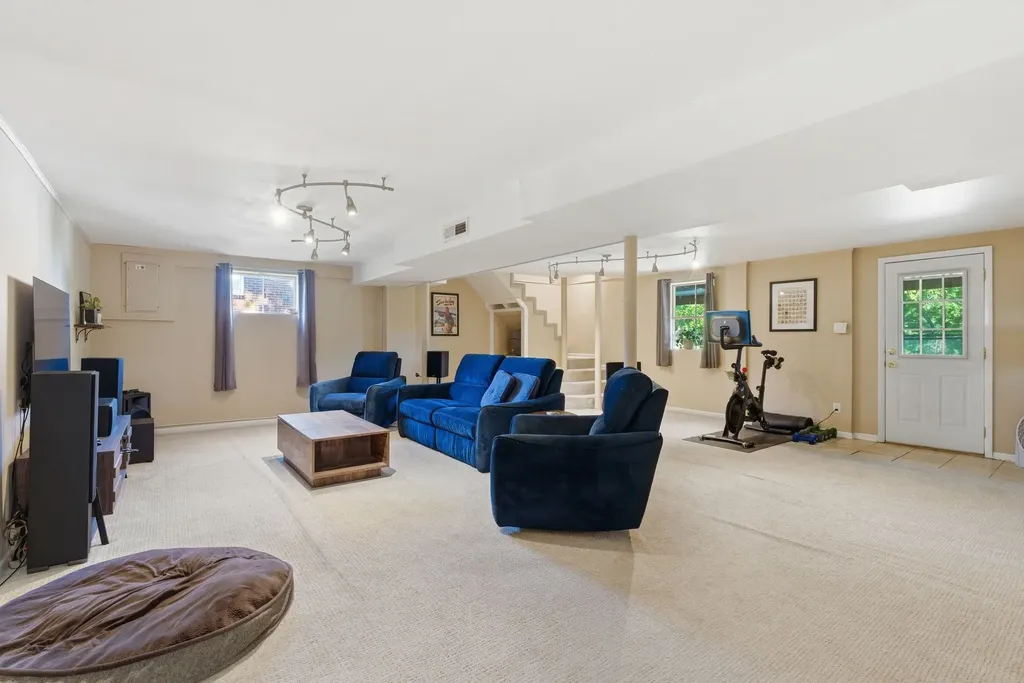 1907 Rosebank Avenue Nashville TN 37216