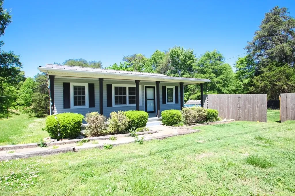 13400 Old Kentucky Road Walling TN 38587