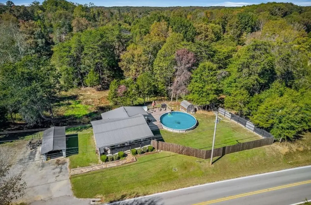 13400 Old Kentucky Road Walling TN 38587