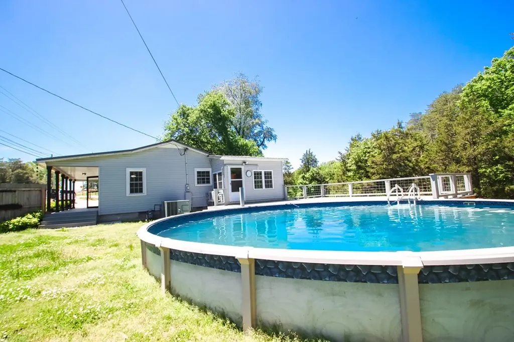 13400 Old Kentucky Road Walling TN 38587