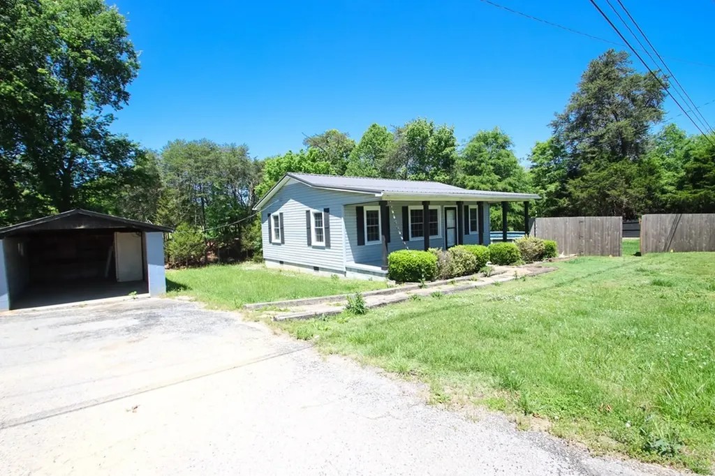 13400 Old Kentucky Road Walling TN 38587