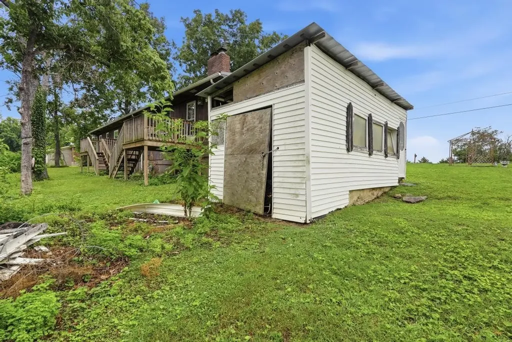 553 Lafayette Road Red Boiling Springs TN 37150