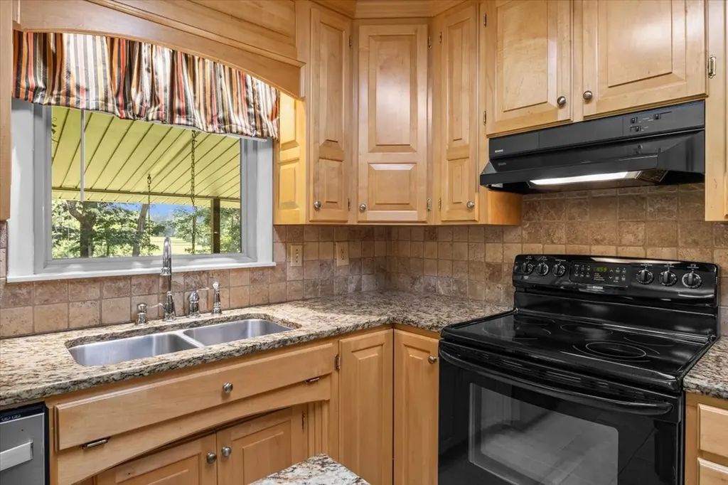 555 Lakeview Circle Tennessee Ridge TN 37178