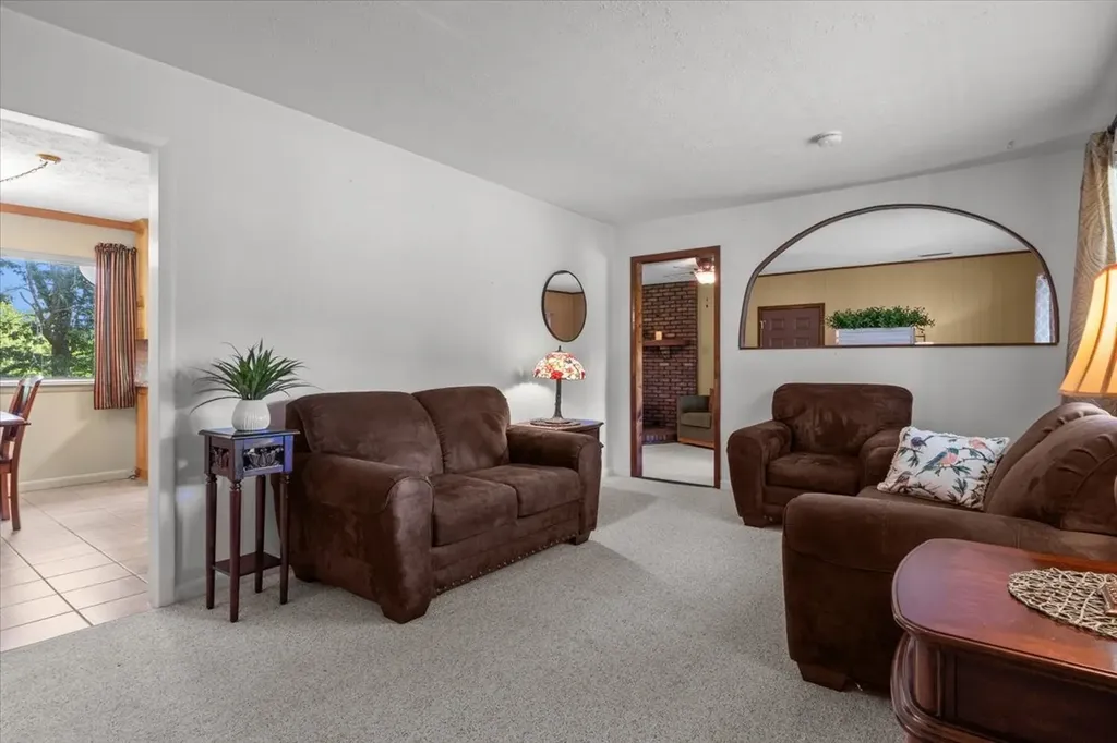 555 Lakeview Circle Tennessee Ridge TN 37178