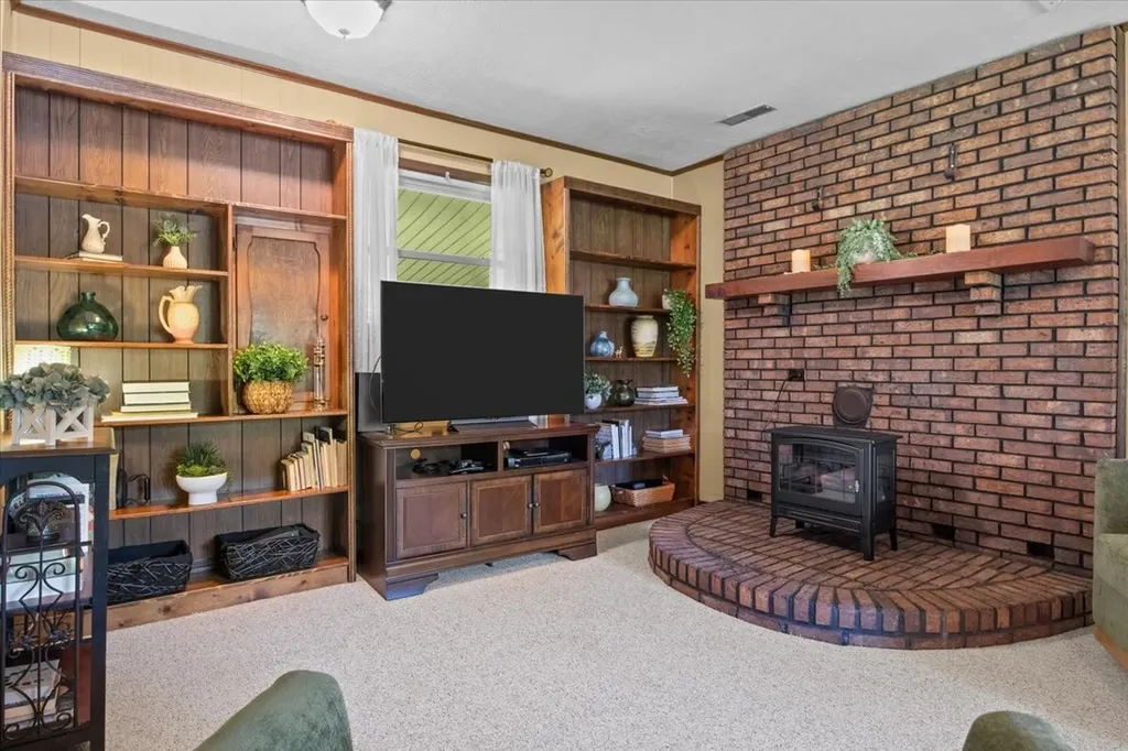 555 Lakeview Circle Tennessee Ridge TN 37178