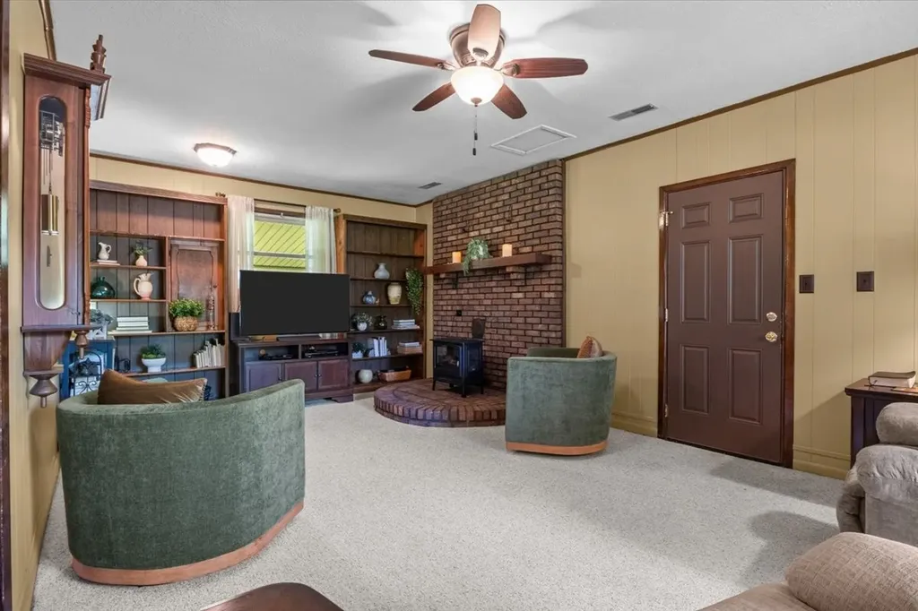 555 Lakeview Circle Tennessee Ridge TN 37178