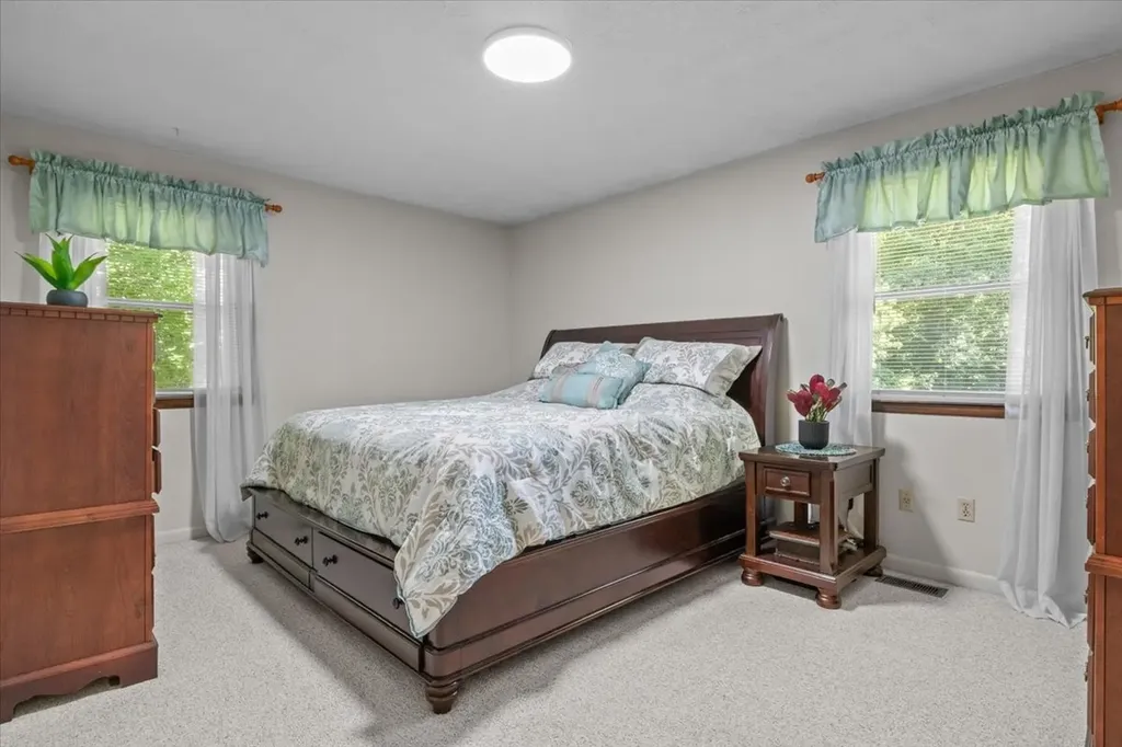 555 Lakeview Circle Tennessee Ridge TN 37178