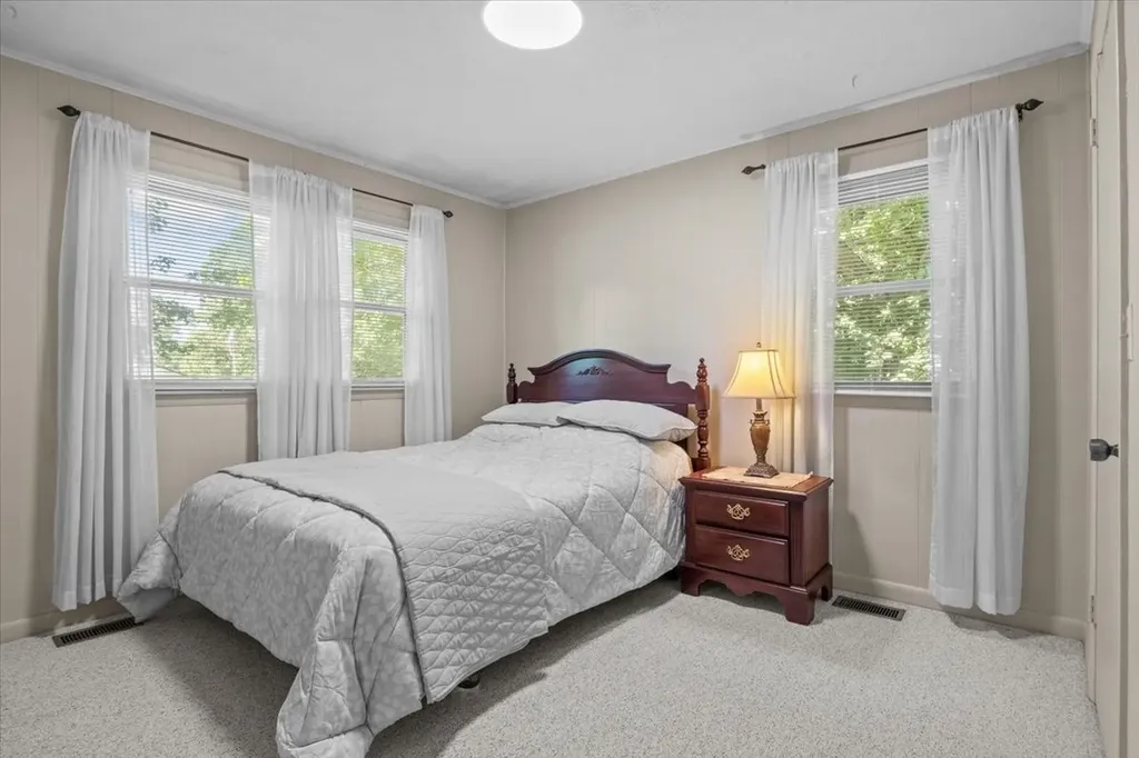 555 Lakeview Circle Tennessee Ridge TN 37178