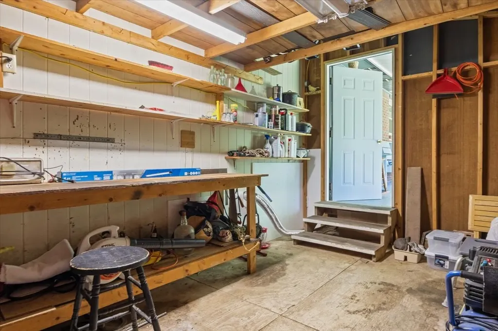 555 Lakeview Circle Tennessee Ridge TN 37178