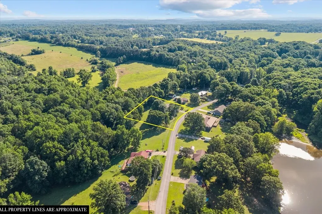 555 Lakeview Circle Tennessee Ridge TN 37178