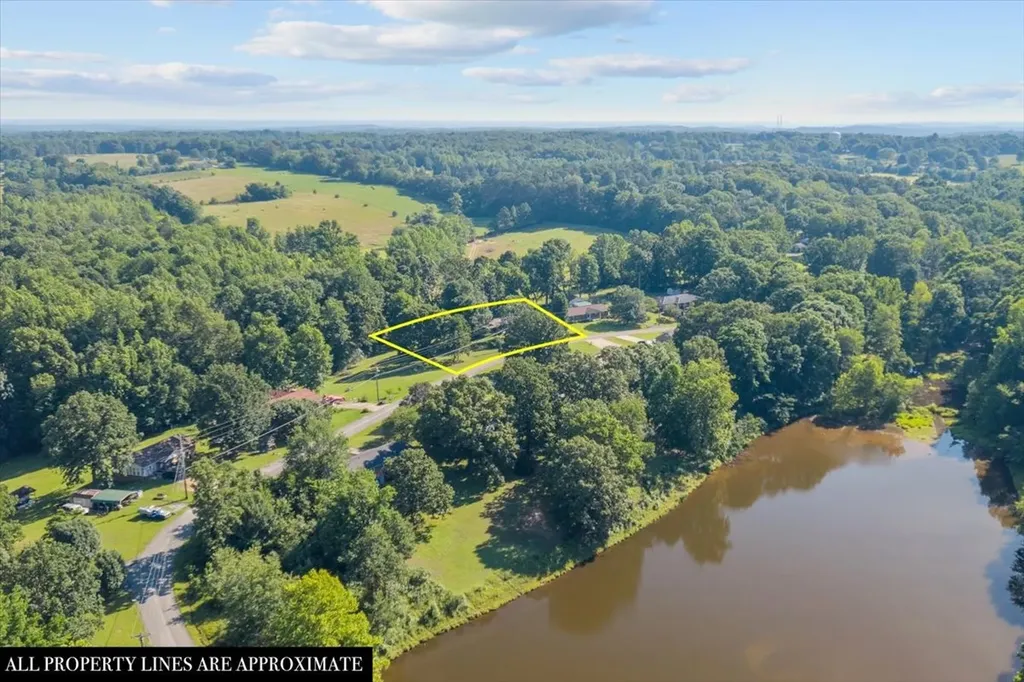 555 Lakeview Circle Tennessee Ridge TN 37178