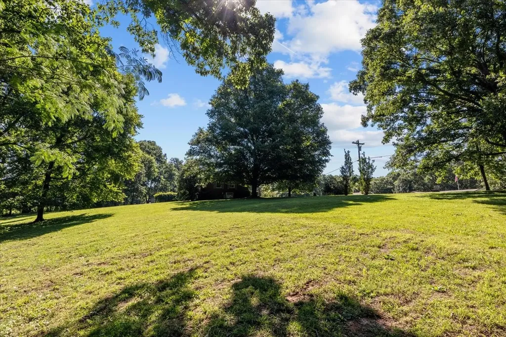 555 Lakeview Circle Tennessee Ridge TN 37178