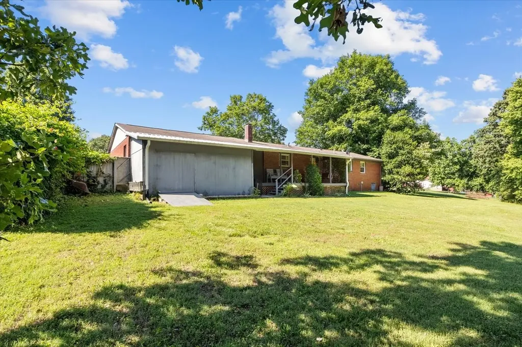 555 Lakeview Circle Tennessee Ridge TN 37178