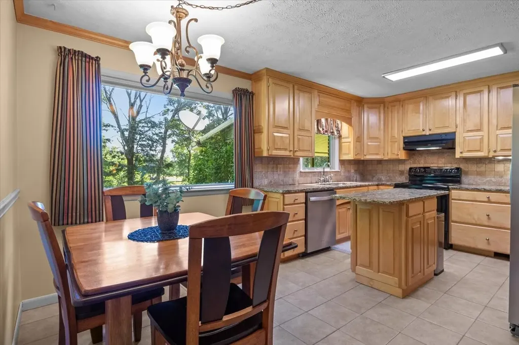 555 Lakeview Circle Tennessee Ridge TN 37178