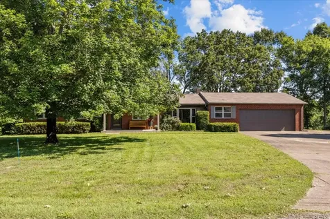 555 Lakeview Circle Tennessee Ridge TN 37178