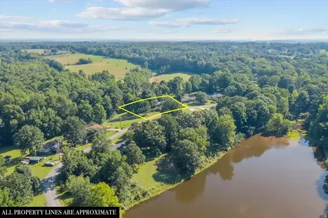 555 Lakeview Circle Tennessee Ridge TN 37178