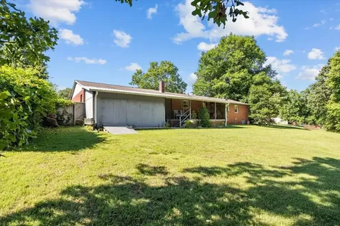 555 Lakeview Circle Tennessee Ridge TN 37178