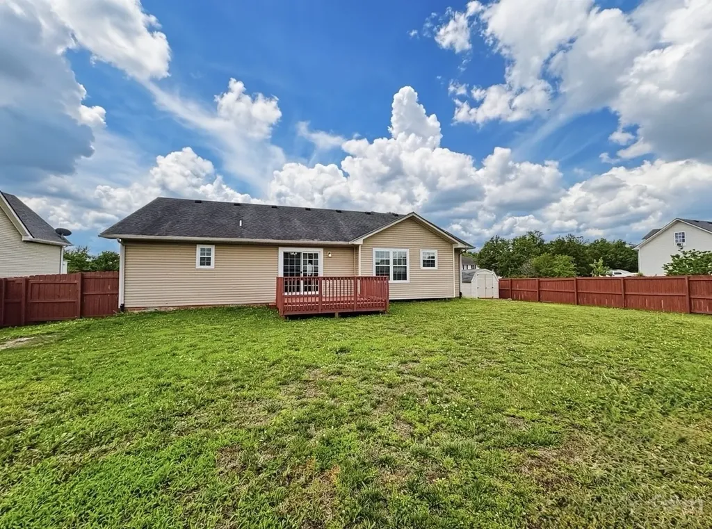 1569 Apache Way Clarksville TN 37042