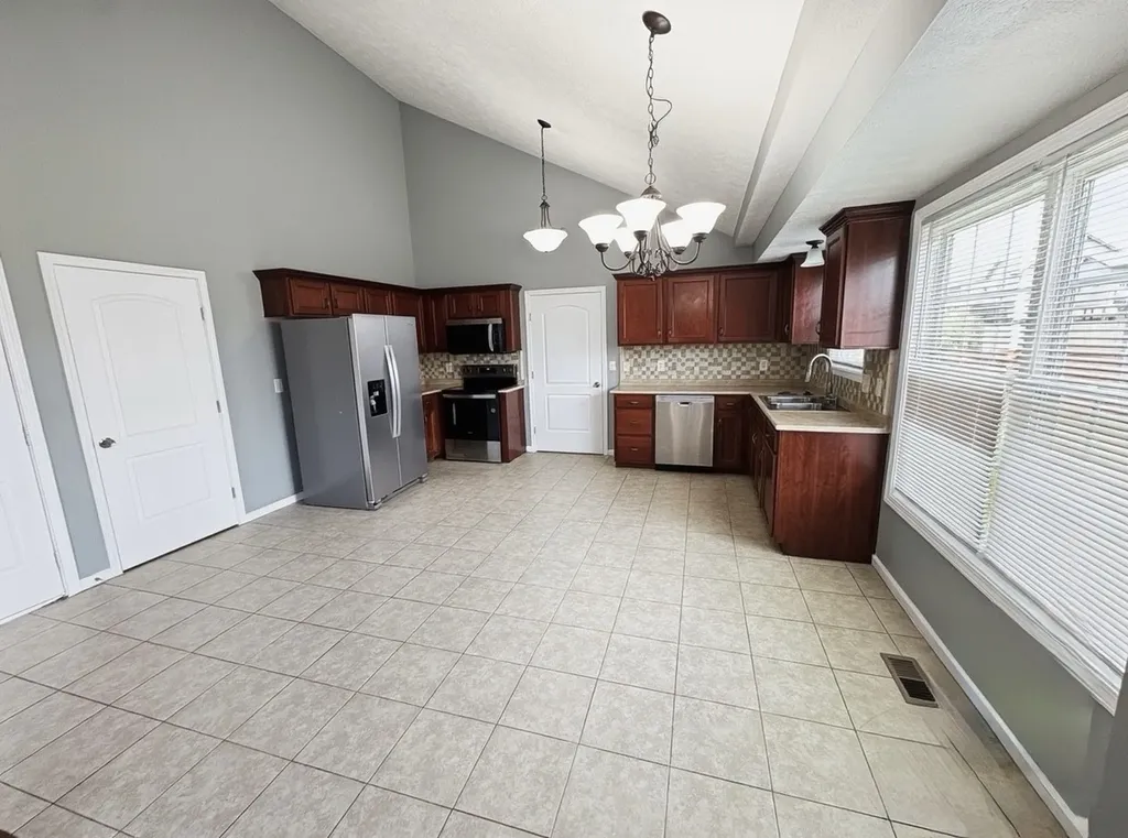 1569 Apache Way Clarksville TN 37042