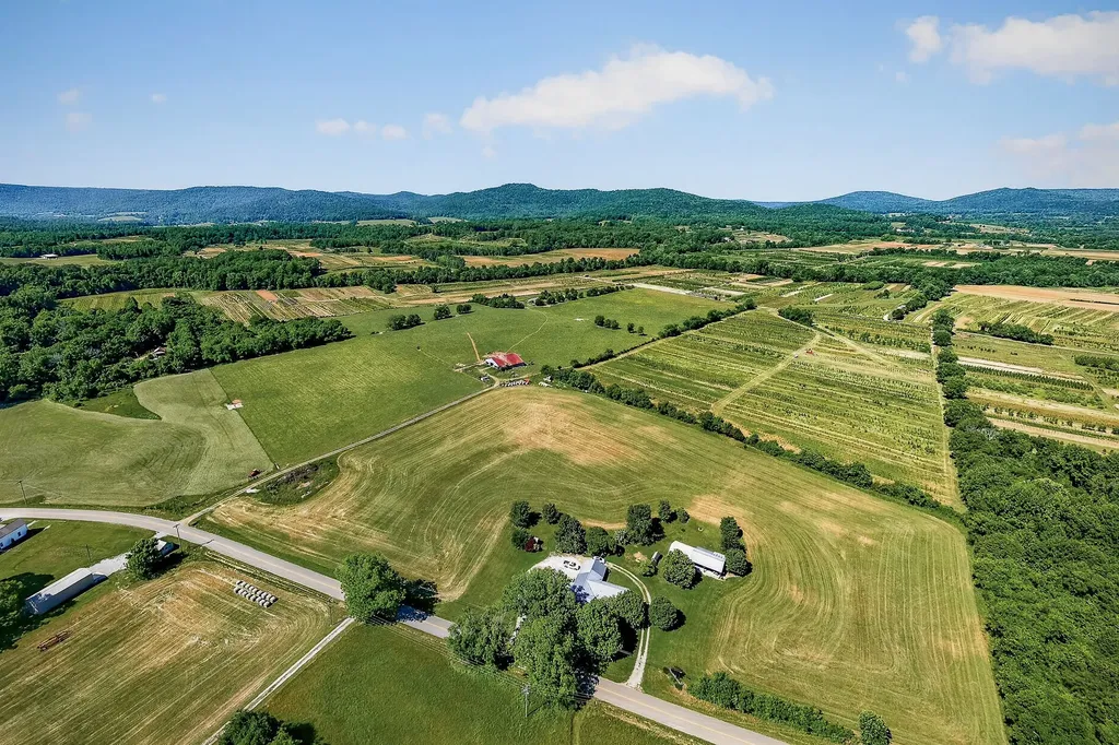 1 Hills Creek Road Mcminnville TN 37110