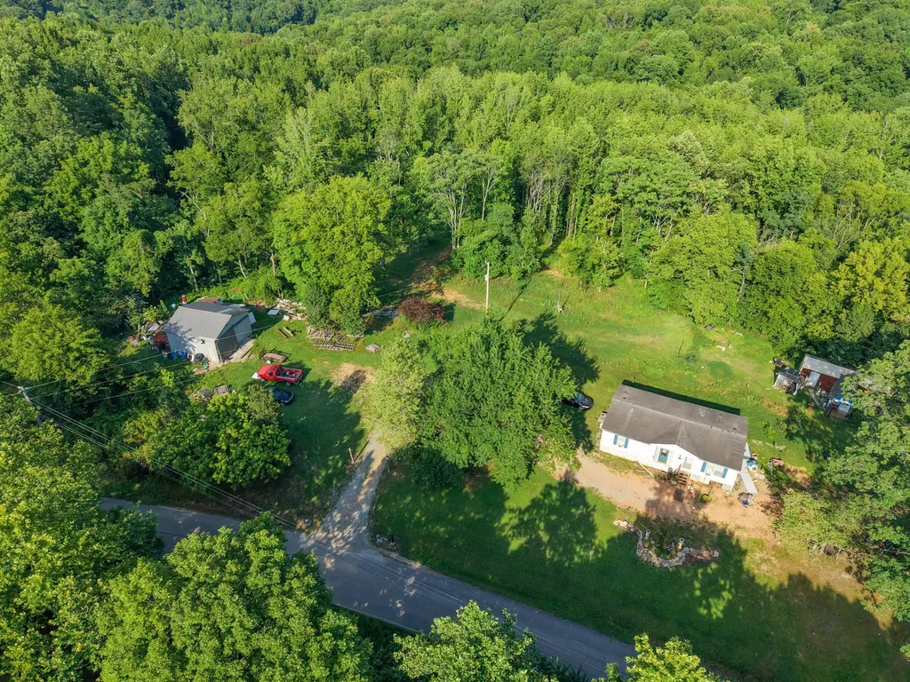 1098 Ewing Albright Road Ashland City TN 37015