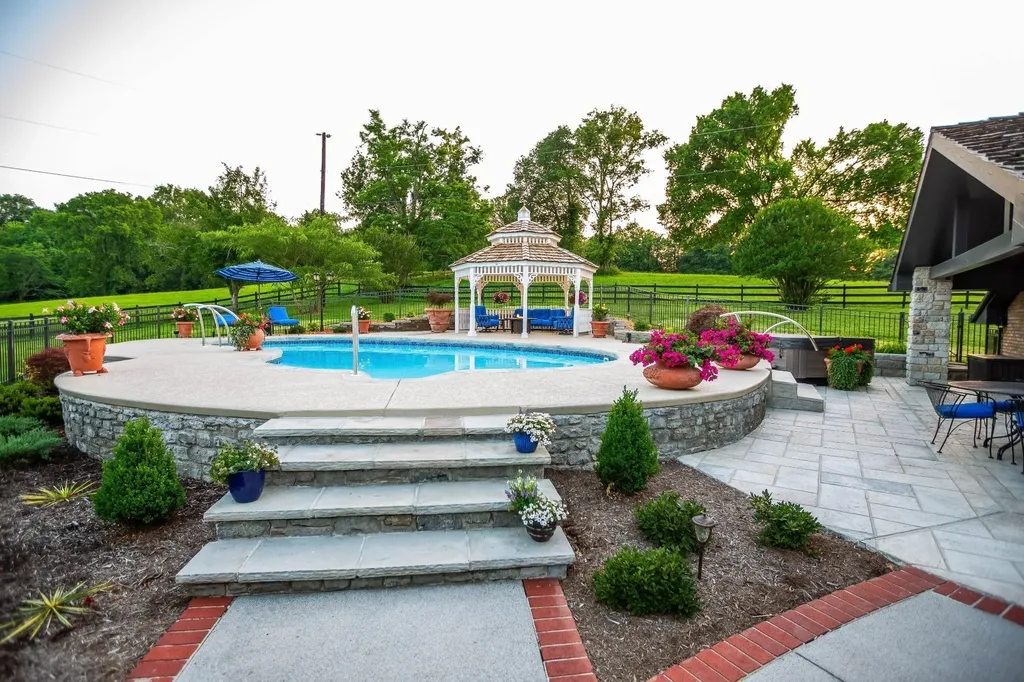 755 Long Hollow Pike Goodlettsville TN 37072