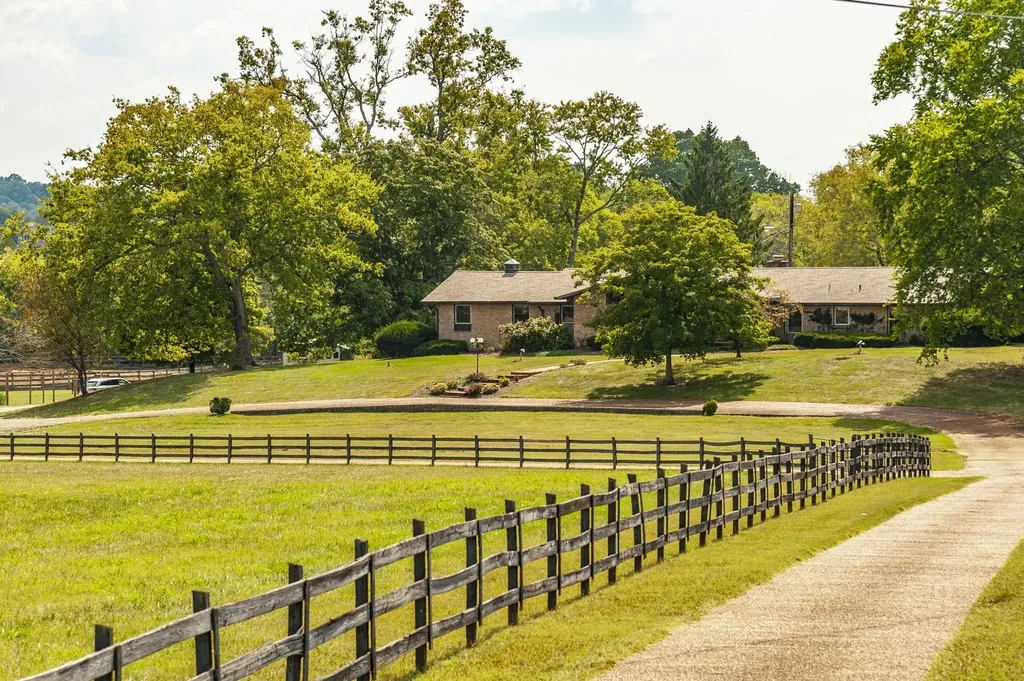 755 Long Hollow Pike Goodlettsville TN 37072