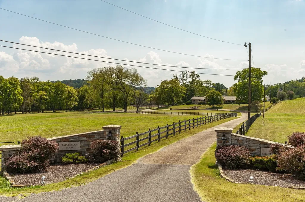 755 Long Hollow Pike Goodlettsville TN 37072