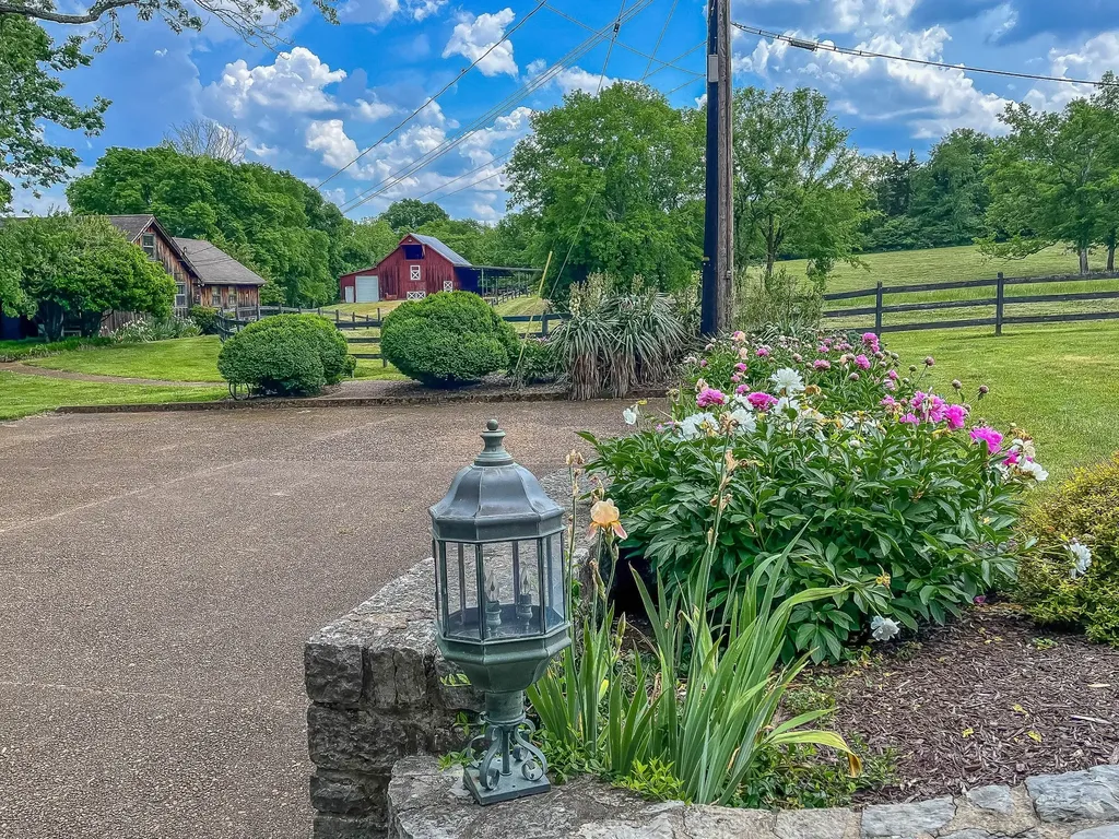 755 Long Hollow Pike Goodlettsville TN 37072
