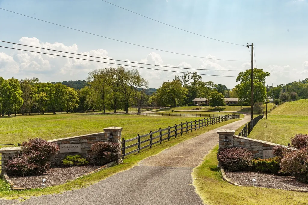 755 Long Hollow Pike Goodlettsville TN 37072