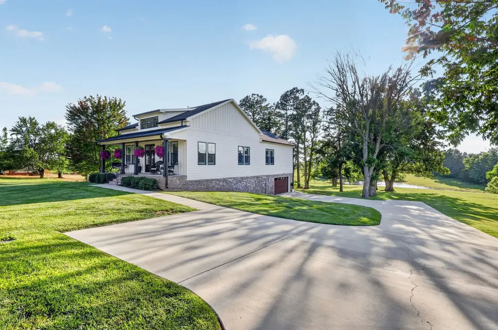 3323 Dobbins Pike Portland TN 37148