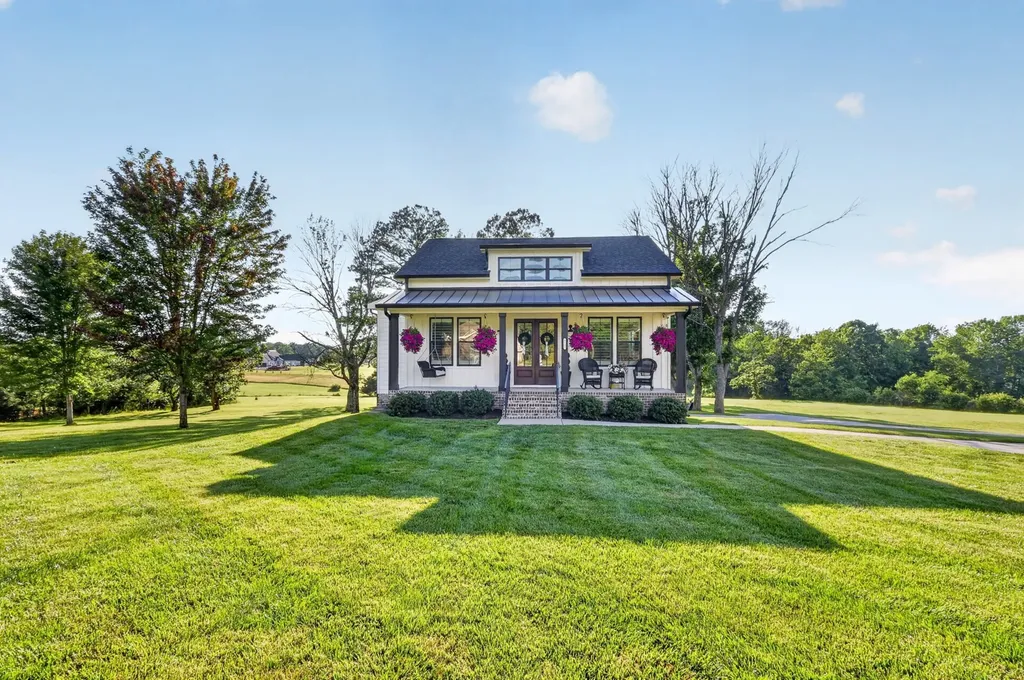 3323 Dobbins Pike Portland TN 37148